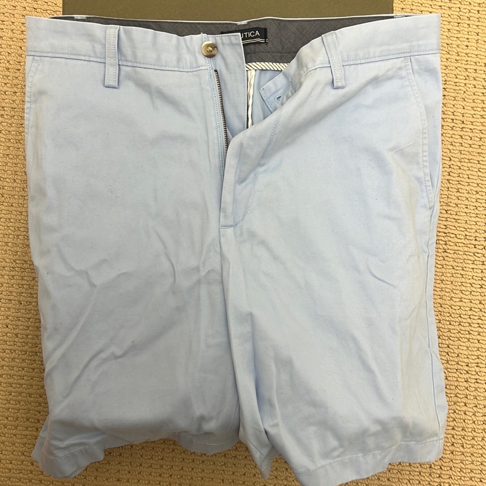 BRAND NEW Nautica khaki shorts. 33 waist